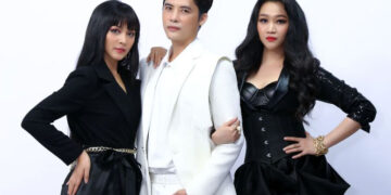 Tỏa Sáng Sao Đôi 2022 có sân khấu sở hữu cánh cửa di động khổng lồ