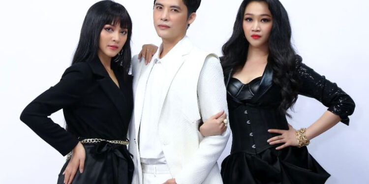 Tỏa Sáng Sao Đôi 2022 có sân khấu sở hữu cánh cửa di động khổng lồ