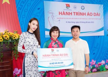 NTK Việt Hùng cùng Người đẹp Đặng Hoàng Tâm Như lan tỏa yêu thương từ Hành trình Áo dài