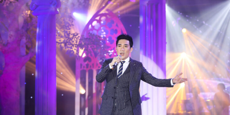 Quang Hà mở màn chuỗi 12 đêm nhạc tại Hải Phòng