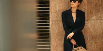 “Chị Mười Ba” Thu Trang thăng hạng nhan sắc, xuống phố “sương sương” cũng quá ngầu