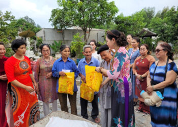 CLB Ca nhạc dân tộc: Thời trang xưa và nay và Hành trình Tâm An