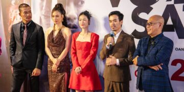 Phương Anh Đào – Hiếu Nguyễn tình tứ trên thảm đỏ ra mắt Vô Diện Sát Nhân