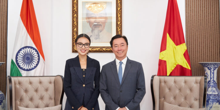 HÚT HỒN VỚI THẦN THÁI CUỐN HÚT CỦA Á HẬU THỦY TIÊN TRONG TRANG PHỤC TRUYỀN THỐNG ẤN ĐỘ