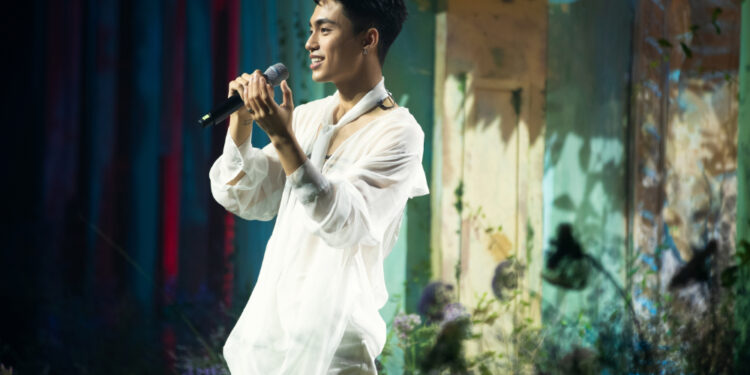 MONO khai nổ phát súng đầu tiên với MV đầu tay ấn tượng, mang đậm dấu ấn cá nhân.