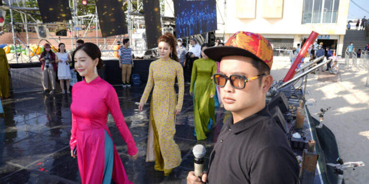 Đạo diễn NGUYỄN QUÝ KHANG chuyên trị hoa hậu tại nước ngoài