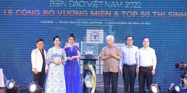Cận cảnh vương miện 3,9 tỷ đồng của Hoa hậu Biển đảo Việt Nam 2022
