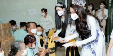 Mai Phương tại buổi Homecoming: Bố mẹ nàng hậu bất ngờ xuất hiện, cùng Phương Nhi thưởng ngoạn tại quê nhà