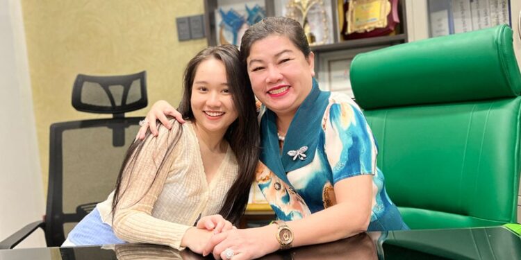 Trúc Anh tăng 8kg, đi lại khó khăn vì thoái hóa khớp