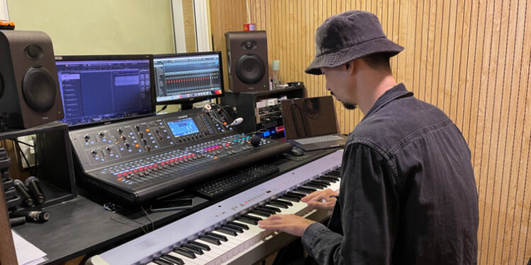 Đen comeback lần thứ 4 trong năm, tung 2 Teaser cùng lúc cho MV Diễn Viên Tồi 