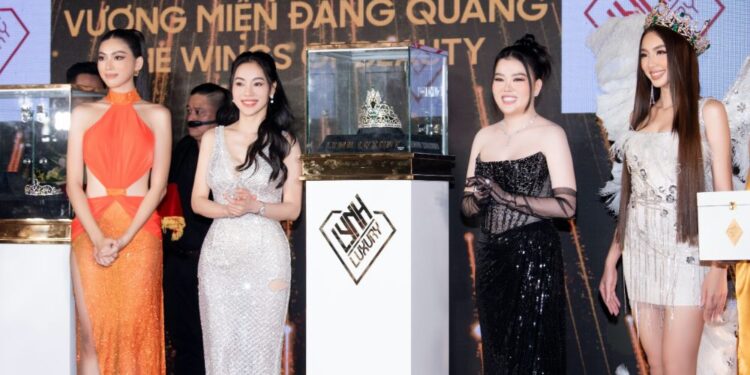 Chủ tịch Miss Grand Vietnam chính thức công bố vương miện và vật phẩm đăng quang