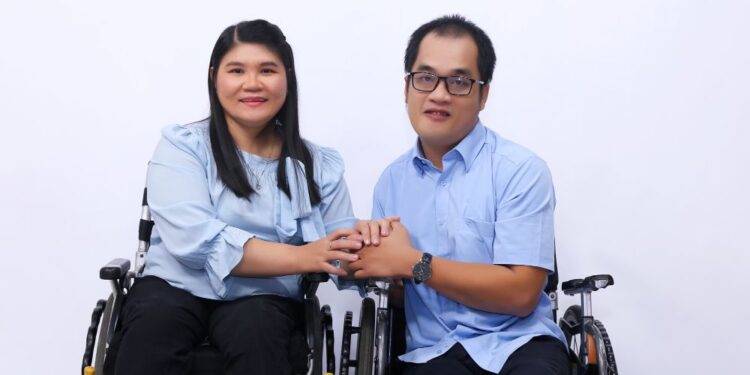 Kim Tử Long, Đình Toàn khâm phục vợ chồng khuyết tật vượt lên nghịch cảnh làm chủ công ty công nghệ