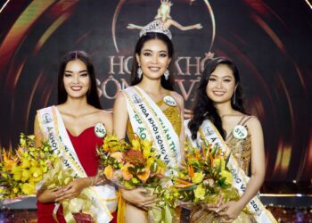 Huỳnh Đào Diễm Trinh lộng lẫy đăng quang Hoa Khôi Sông Vàm