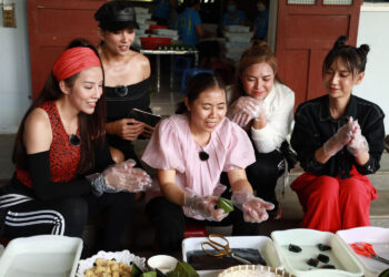 Ngô Phương Anh trầm trồ trước khả năng gói bánh của Lynk Lee