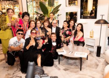 Doanh nhân Thuỷ Tiên cùng con gái đến mừng chúc mừng đại gia Nam Phố Xinh