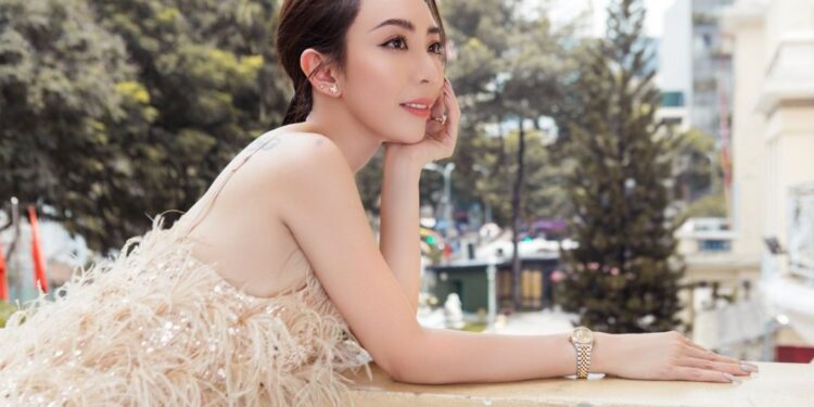 Thu Trang trở lại sân khấu Thế Giới Trẻ sau 5 năm vắng bóng