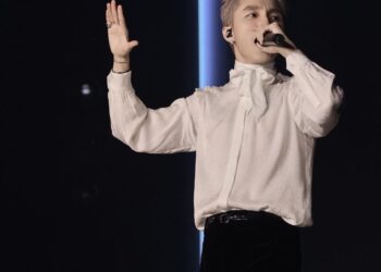 HOÁ THÂN “HOÀNG TỬ”, FAN LIÊN TỤC “SỐC VISUAL” VỚI DIỆN MẠO MỚI CỦA SƠN TÙNG M-TP  –