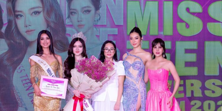 Mrs United Nations Nguyễn Như Quỳnh sẽ đưa Nguyễn Vũ Thoại Nghi chinh chiến Miss Teen Universe 2022 tại Mỹ