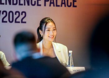 Hoa hậu Ban Mai chung tay cùng dự án One Book One Coffee của Coffeerary   