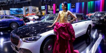 EQS CHÍNH THỨC ĐƯỢC MERCEDES-BENZ RA MẮT TẠI VIỆT NAM 