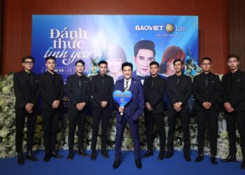 Phương Thanh gấp rút bay từ Mỹ về Việt Nam để hát show Quang Hà