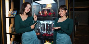 NINH DƯƠNG LAN NGỌC TỔ CHỨC SINH NHẬT FC CÁM CON NGAY TRONG BUỔI FAN MEETING