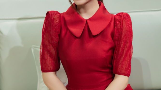 Từng là thí sinh “hot” của Gương mặt thân quen, Hoà Minzy trở lại với vai trò mới