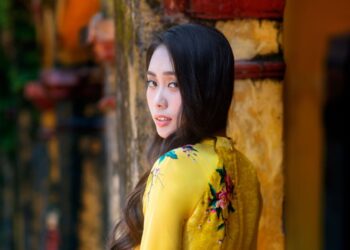 Hoa hậu Ban Mai là “nàng thơ” của BST “Áo hoa”