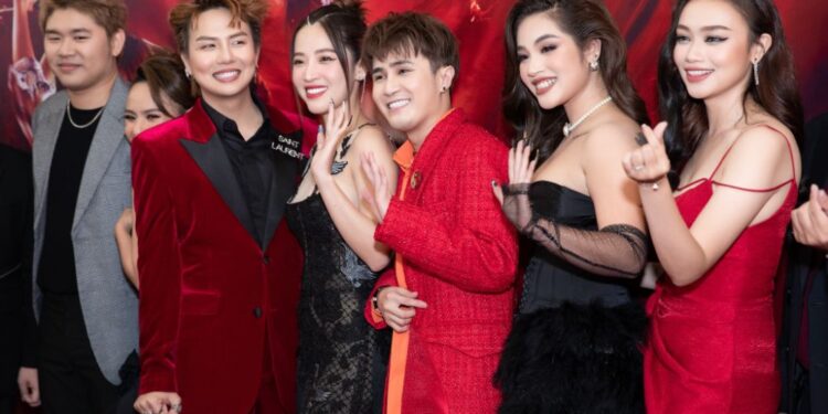 Kẻ độc hành chính thức ra mắt – độ kinh dị, giật gân tăng gấp bội so với Ai chết giơ tay