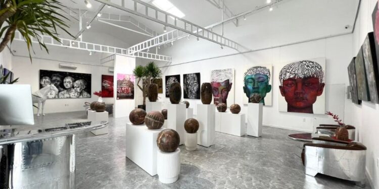 Color Secret- Bí ẩn của sắc màu: Cuộc hội ngộ độc đáo của NS Hà Hùng Dũng và Vichit Nongnual