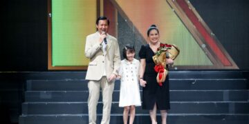 “Thai nghén” đứa con Thời Trang Kim suốt 2 năm – Vợ NSƯT Vũ Thành Vinh xúc động trong ngày ra mắt