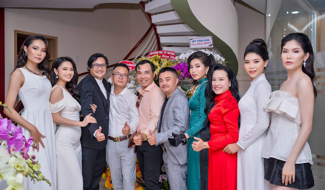 BTC chương trình cùng top 5 ‘Đẹp Từng Milimet’ đi sự kiện