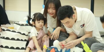 Trương Mỹ Nhân, Phí Ngọc Hưng cùng con gái Bona tham gia Thử Thách Lớn Khôn mùa 2