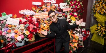 Dàn sao đình đám Vbiz tề tựu tại đêm diễn khai trương phòng trà Bến Thành