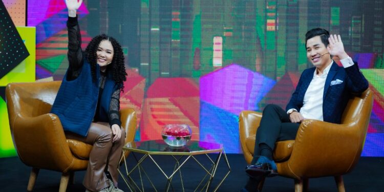 Huỳnh Mến nổi tiếng năm 16 tuổi nhờ được lên tivi trong liveshow Hoài Linh