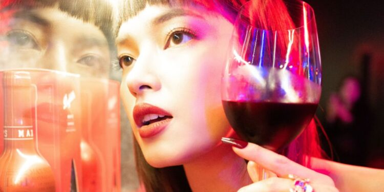 Châu Bùi hội ngộ Chloe Nguyễn, hòa mình trong bữa tiệc âm nhạc của loạt DJ nổi tiếng tại Singapore