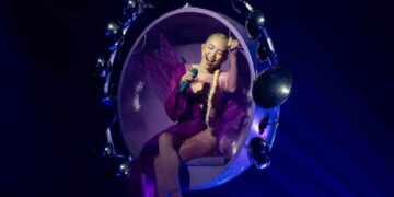 Album CONG của Tóc Tiên: Khi phụ nữ “nhìn” và hát về phụ nữ