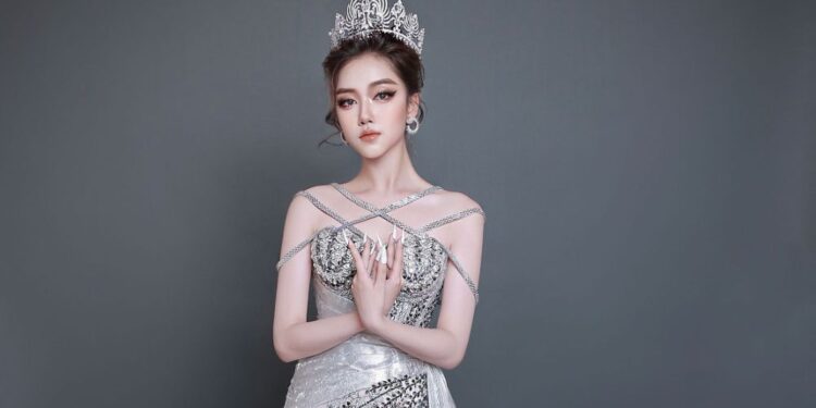 Trang phục dạ hội của NTK Brian Võ cùng Nguyễn Vũ Thoại Nghi lộng lẫy đến Mỹ