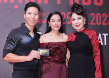 Phim điện ảnh đầu tay Hạnh Phúc Máu của Dược sĩ Tiến chính thức được công chiếu, gây ấn tượng bởi độ đầu tư “khủng”