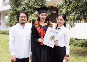 ‘Bà trùm hoa hậu’ và dàn hậu chúc mừng Hoa hậu Tiểu Vy tốt nghiệp