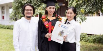 ‘Bà trùm hoa hậu’ và dàn hậu chúc mừng Hoa hậu Tiểu Vy tốt nghiệp