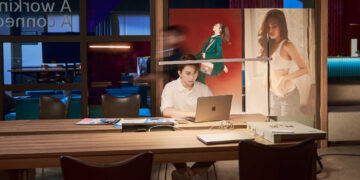 Tăng Phúc làm những “điều đầu tiên” trong MV drama: Từ tiêu tiền nhiều cho tới đóng “cảnh nóng” tài tình