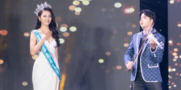 Những khoảnh khắc xúc động của Đinh Như Phương tại buổi về thăm trường ĐH Hutech