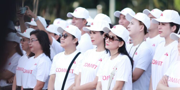 Dàn Nghệ sỹ danh tiếng Việt và gần 2000 người đi bộ vì sức khỏe gia đình và cộng đồng