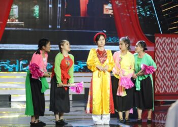 Giám khảo, đội trưởng của Cười Xuyên Việt 2022 “cười ngất ngưởng” với dàn thí sinh tài năng