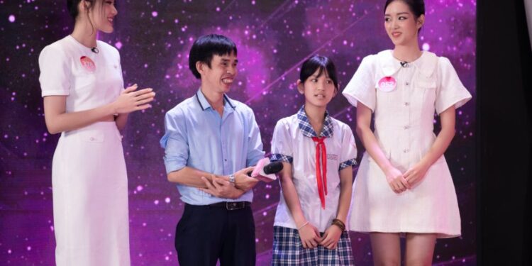 Gieo con chữ, gửi yêu thương: Dự án về người gieo con chữ thầm lặng cho học sinh khó khăn