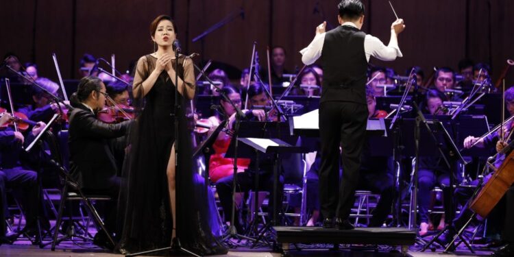 Đêm 16- 17/12:  Nhà hát Giao hưởng Nhạc vũ kịch TP HCM biểu diễn hòa nhạc Giáng sinh