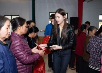 “Tết Hạnh Phúc”: Cùng dàn Hoa, Á hậu mang Tết về với bà con khó khăn tại Hà Tĩnh