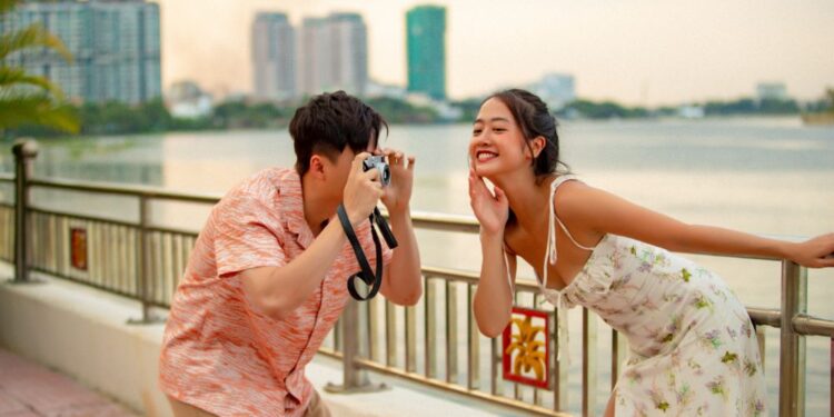 Ngô Kiến Huy tung hậu trường MV ‘Sao em biết người rời đi không buồn’ nhân dịp Giáng sinh