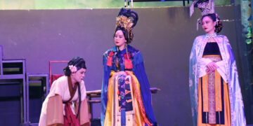 Việt Hương thức đến 4h sáng luyện tập, “Loạn thế chi vương” có gì đặc biệt?